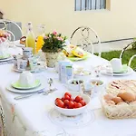 Botton D'oro Pelabrocco فندق مبيت وإفطار 4*