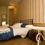 فندق مبيت وإفطار Botton D'oro Pelabrocco 4*